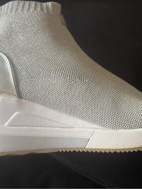 Michael Kors Women's Light Gray Knit Slip-On Ankle Booties